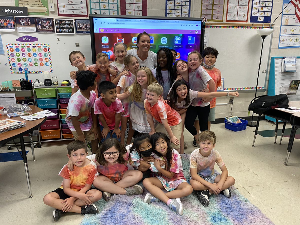 Wildly grateful for my time spent shepherding these little souls and for a peaceful ending to this year ✌🏻❤️ <a href="/SharonElemS/">Sharon Elementary</a> #sharonstrong
