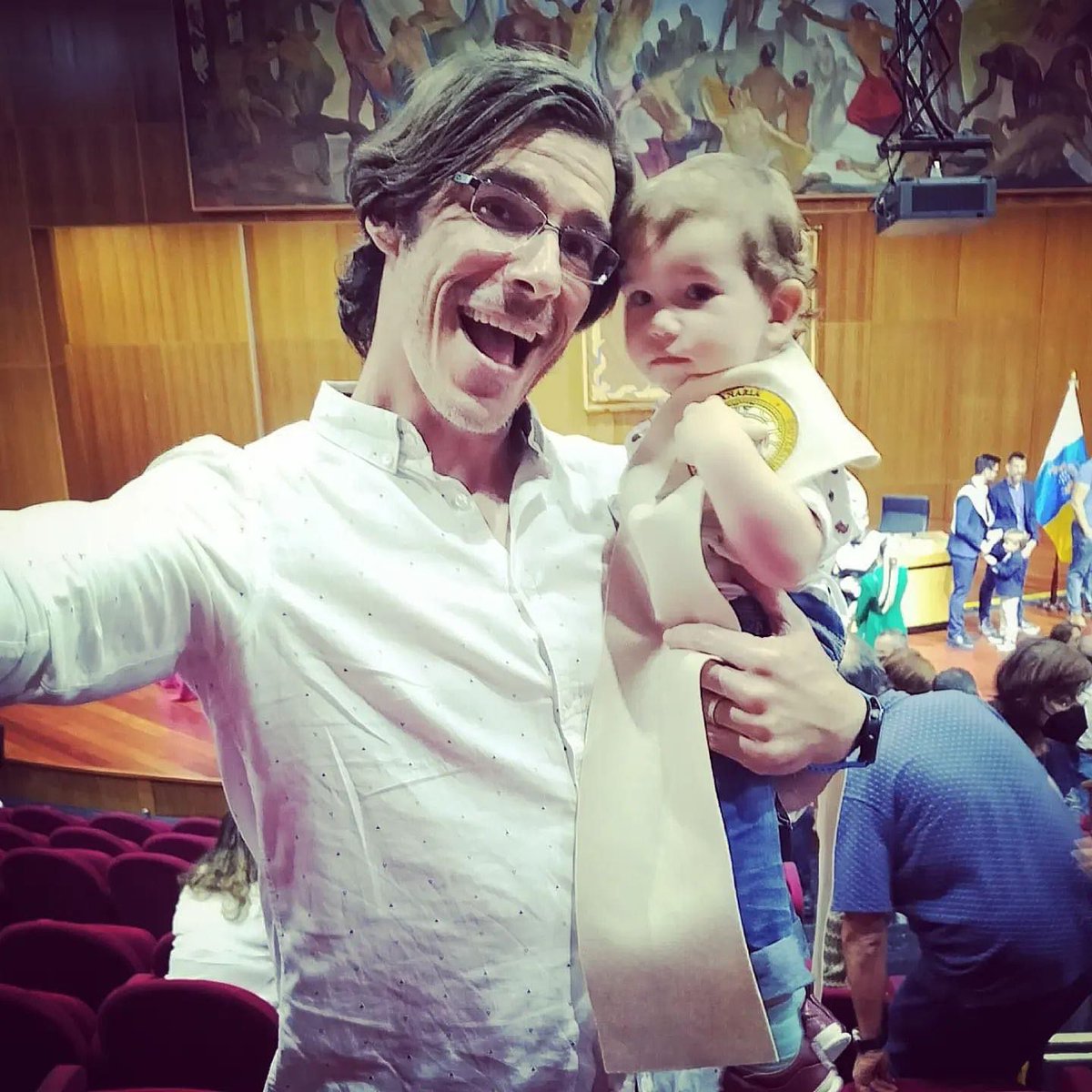davidrguezag's tweet photo. Nunca me gustó presumir, ni quería que se supiesen estas cosas, pero hoy mi mundo es diferente y se llama Darío. Orgulloso de ir con él a recoger un premio que es lo de menos. GRACIAS por potenciar cada instante, enseñarme y abrazarme de emociones. @ULPGC #PremiosOrdenPromocional https://t.co/787Wdjj0gk