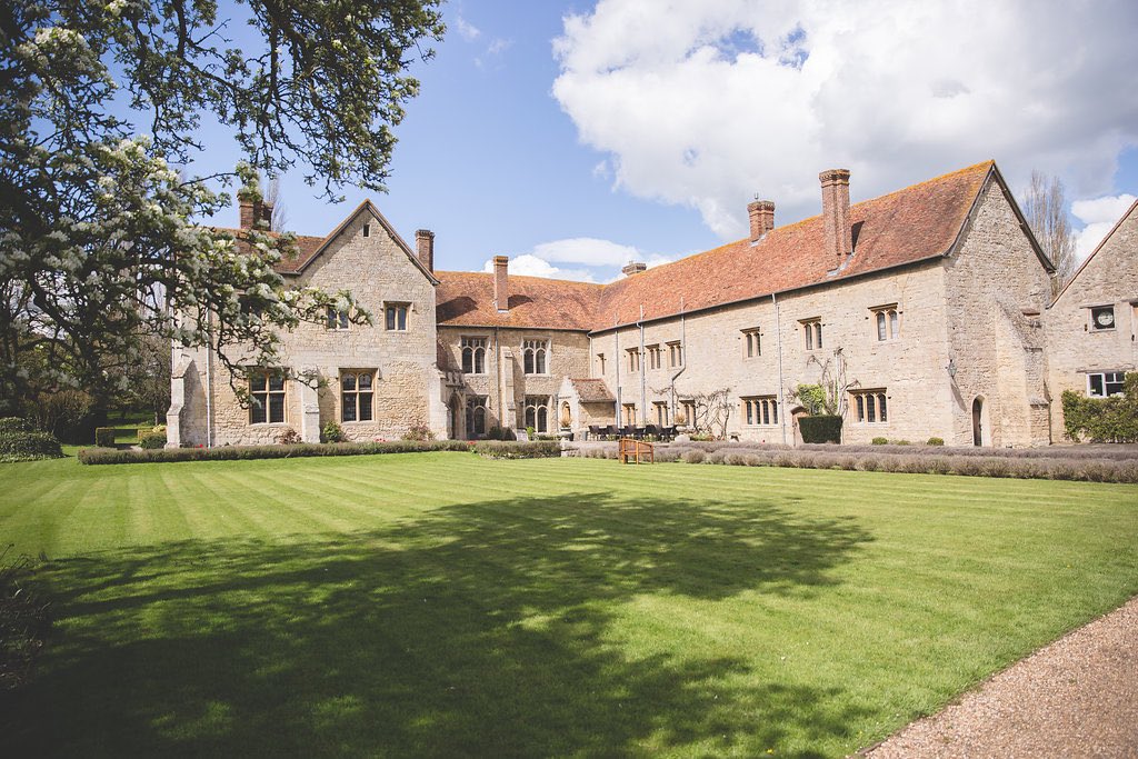 OX Weddings Magazine tweet media