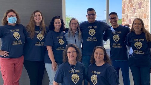 alworthc's tweet photo. End of year 4 @ LCHS- what a great hallway team!  We are gonna miss Ms. McGrath! #RO4R @LakeCreekHS @PhilTweaton @ChavezLCHS @Hubba_Hubbard @h_muehe https://t.co/uOlwGXwwK7