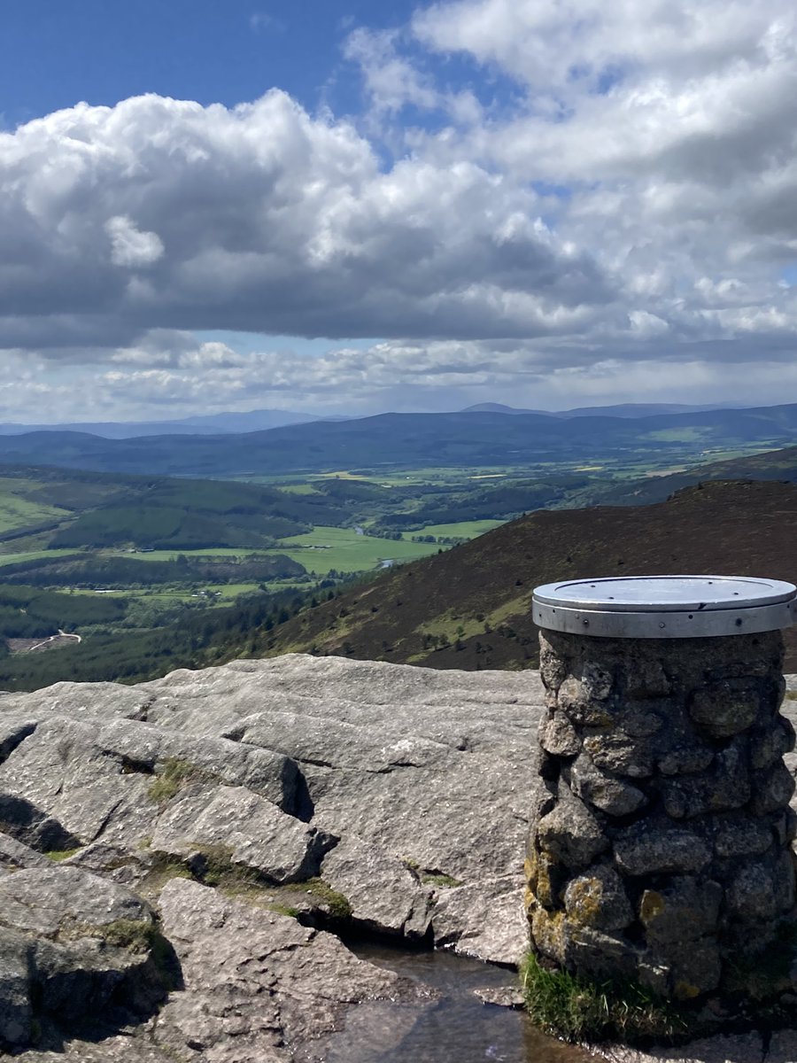 We climbed Bennachie! Missing @DrSimonCarr @CYPTreescapes