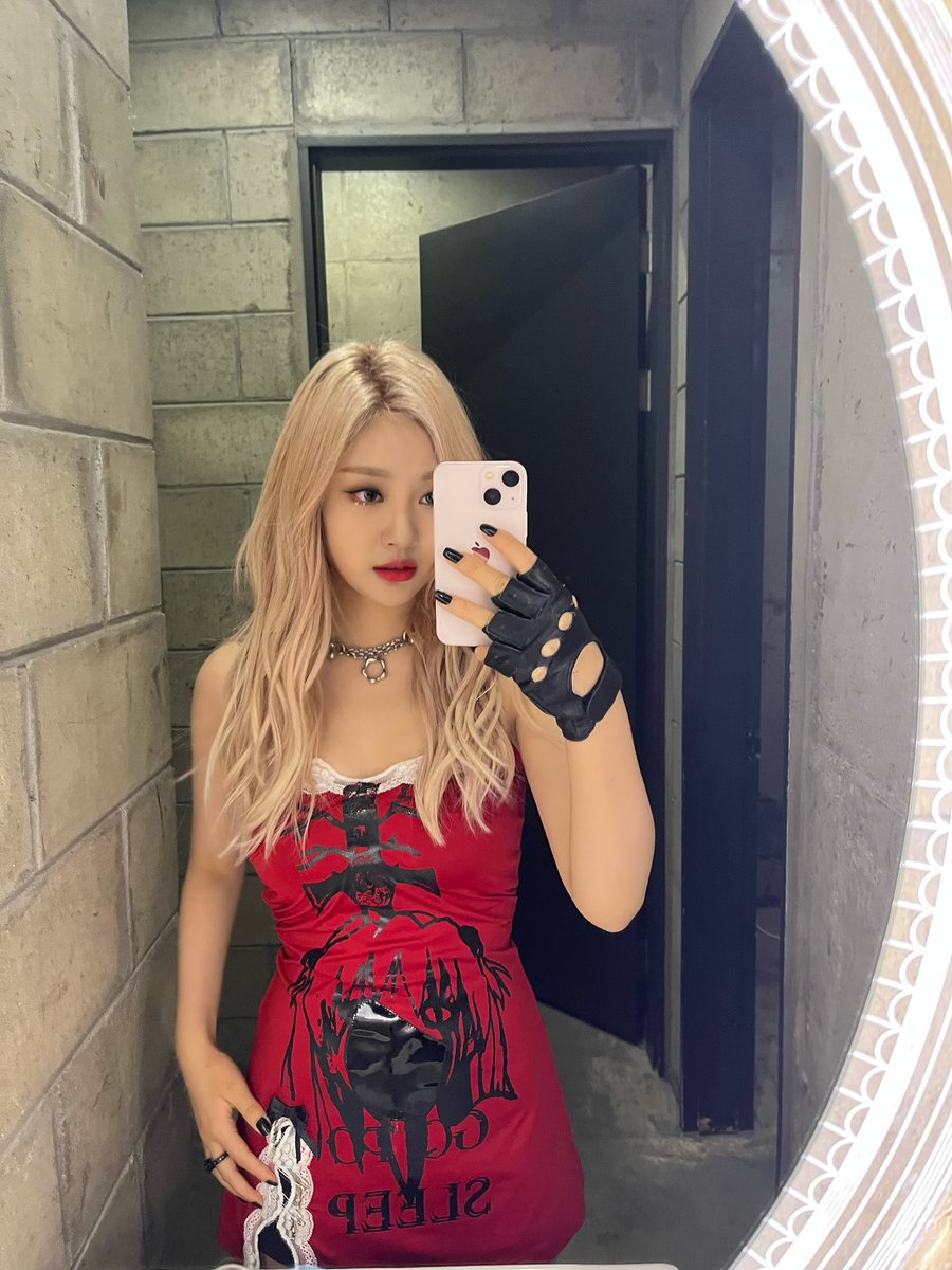 aespasbbl's tweet photo. [220527] 12:13AM KST: 🦋

- +4 📸
- the weather was nice ~~ (so) it felt really good performing outdoors!!!! 😚 https://t.co/ktuyXpSeZ9