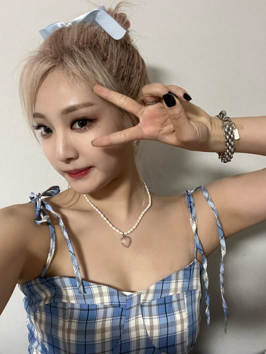 aespasbbl's tweet photo. [220527] 12:13AM KST: 🦋

- +4 📸
- the weather was nice ~~ (so) it felt really good performing outdoors!!!! 😚 https://t.co/ktuyXpSeZ9