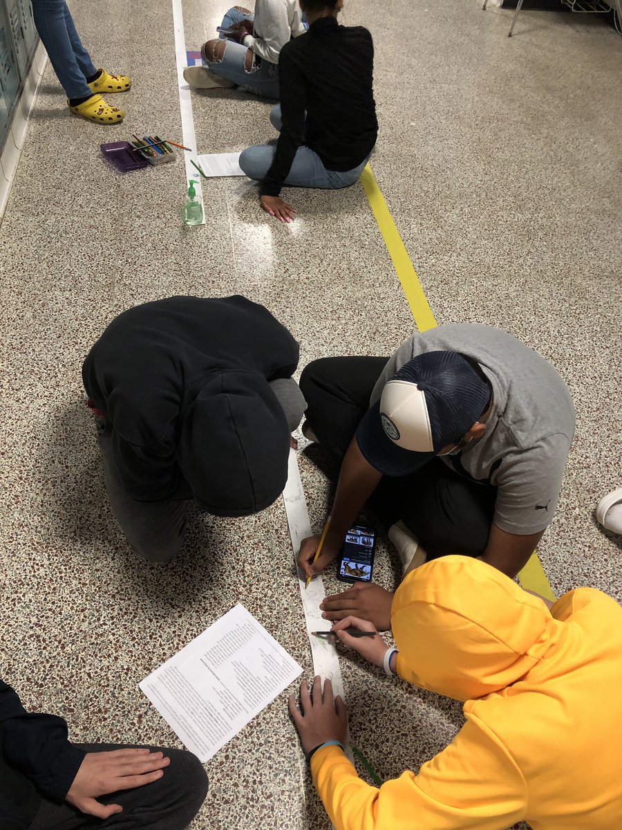 bioshemesh's tweet photo. #Biology students worked together to create timelines of the history of life on Earth 🌎 #TrumanScience #TigerStrong #BTSDproud https://t.co/edXmXngI8O