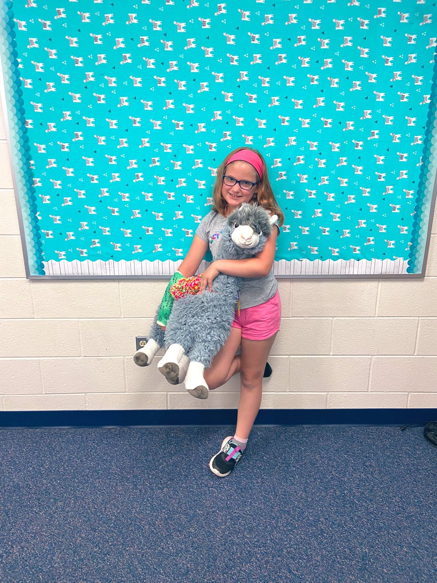 Miss Noll’s amigos last day of español 🤍 <a href="/BNLC_HCSD/">Britton Norwich Learning Campus</a> <a href="/miss_slattery/">✏️ Miss Slattery</a> #elementaryspanish