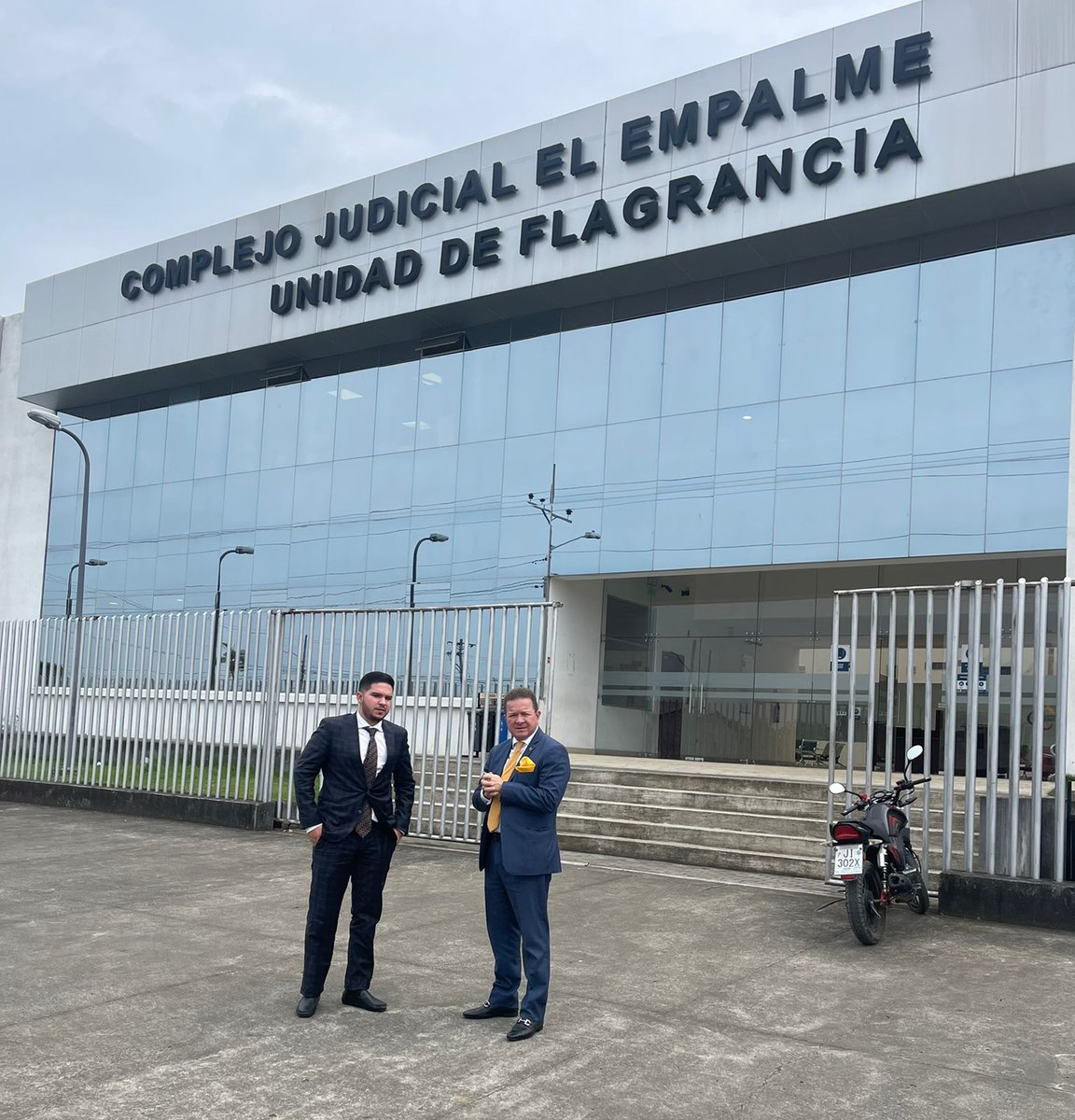 CorJurLFGC's tweet photo. Nuestro equipo de Abogados litigando a nivel nacional. #Manta #Quito #Guayaquil #SantoDomingo 

Dura Lex, Sed Lex

Casos:
📌#Estafa ⚽⚽
📌 #ViolenciaDeGenero 
📌#dañoabienajeno
📌#transito https://t.co/Zfgsc5fG0a