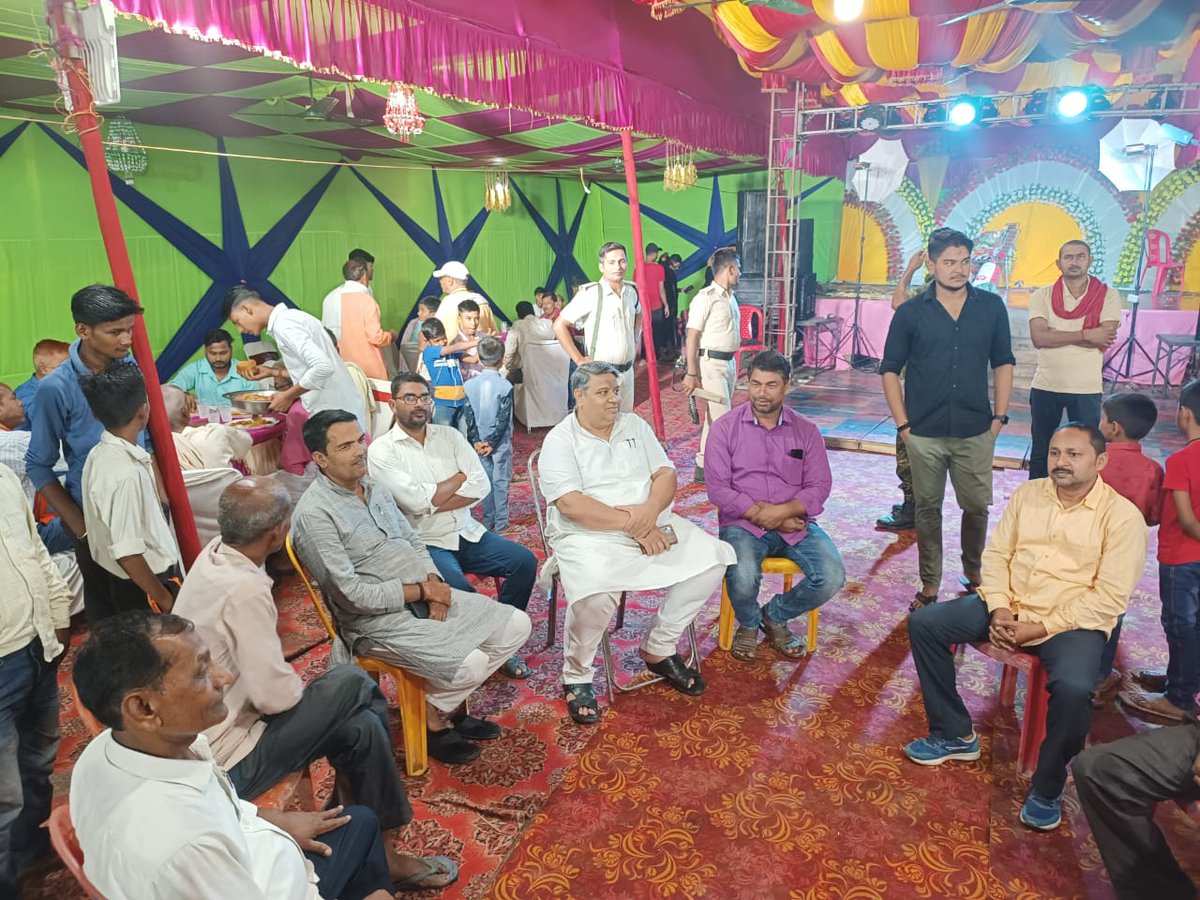 kundansinghbjp's tweet photo. सहूरी में श्री नित्यानंद सिंह जी की सुपुत्री एवं सिंघौल में पप्पू जी सुपुत्री की शादी में शामिल होकर अपनी शुभकामनाएं एवं आशीर्वाद दिया। @girirajsinghbjp @sanjayjaiswalMP @JPNadda @nityanandraibjp @bhikhubhaidbjp https://t.co/LWpUML8994