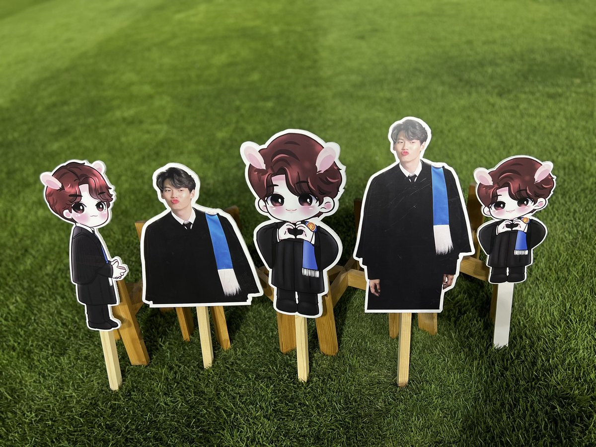 Sthwithbrightw1's tweet photo. เตรียมพับกบเอ้ยพบกับความน่ารัก ทูมอโร่ค้าบบบ💚 #WINCongratsGradParty https://t.co/AA2cFcRO98