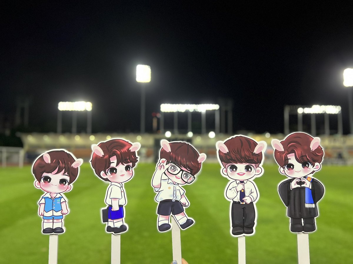 Sthwithbrightw1's tweet photo. เตรียมพับกบเอ้ยพบกับความน่ารัก ทูมอโร่ค้าบบบ💚 #WINCongratsGradParty https://t.co/AA2cFcRO98