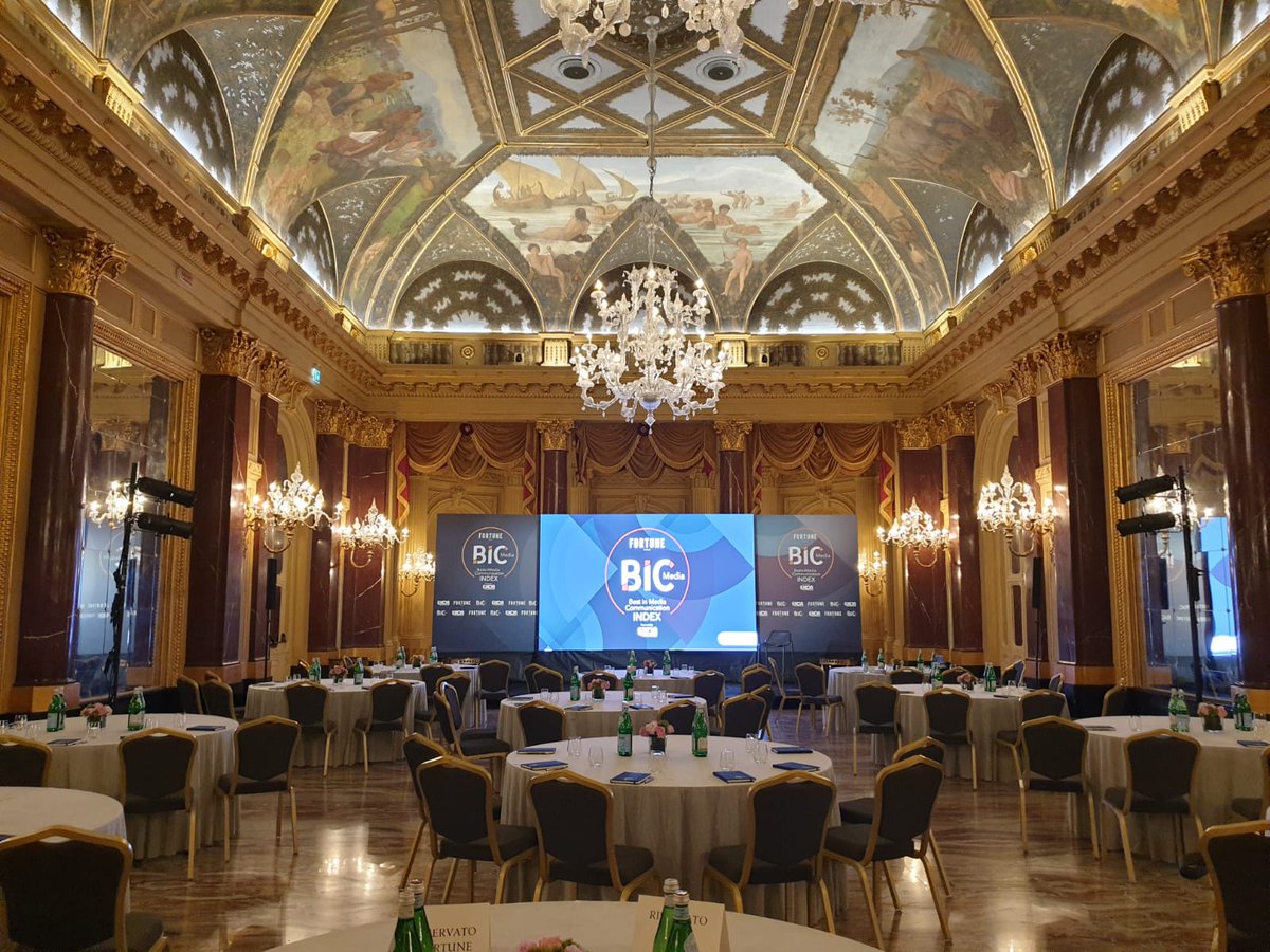 EikonSC's tweet photo. Inizia la #BIC Convention "𝗪𝗼𝗿𝗸𝗶𝗻𝗴 𝗧𝗼𝗴𝗲𝘁𝗵𝗲𝗿, 𝗥𝗲𝘀𝘁𝗼𝗿𝗶𝗻𝗴 𝗧𝗿𝘂𝘀𝘁" che coinvolgere la community dei comunicatori italiani. 
Apre @stefanomassini e conduce @alessioviola.
🔴Segui il live tweeting➡ #BIC22
#BIC21 #comunicazione 
#MisurareLaComunicazione https://t.co/2H8ffWujf5