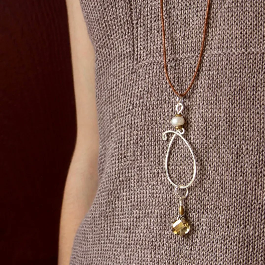 YarnDatabase's tweet photo. Today’s Yarn Database find is the Teardrop Stitch Marker Necklace from @NeverNotKnittin. Show off sparkly markers as jewelry and be prepared for a crafting emergency. https://t.co/ljOtabg15w #Knitting #Crochet #InclusiveYarnCommunity #YarnDatabase #KnittingTwitter #KnittingHour https://t.co/DWXH6Glv7z