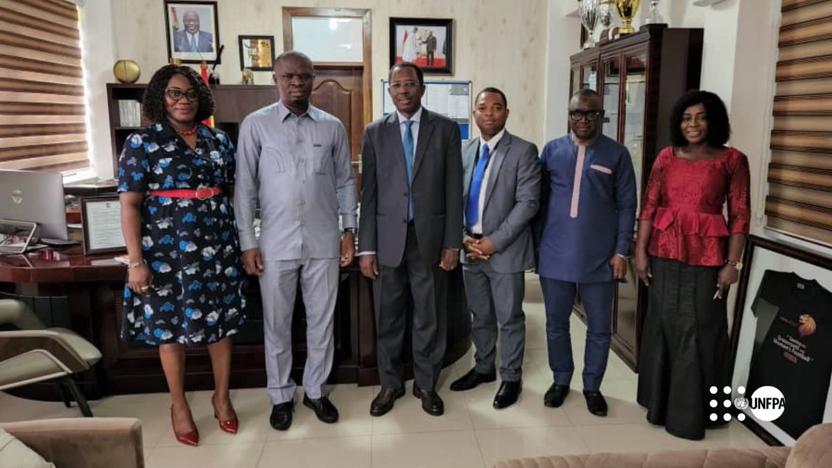 UNFPAGhana's tweet photo. .@UNFPAGhana Representative a.i. Mr. Barnabas Yisa pays courtesy call on the @Moysgovgh Minister, Hon. @Ussif_mustapha and the Chief Director. 

They pledged to create an enabling environment for the maximization of the potential of youth.

#ForTheGoodOfGhana🇬🇭 https://t.co/ICrPhnXolL