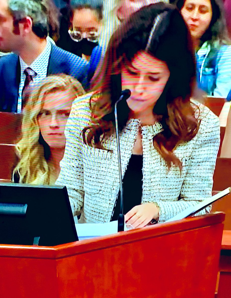 SuzanneLewis115's tweet photo. Whitney is not happy with Camille! #CamilleVasquez #johnnydeppfans #johnnydeppvideo #johnnydepptrialupdates #amber #amberheard #trial #courtroom #trialupdates #DeppVsHeard #JohnnyDeppAmberHeardTrial #DeppvHeard #JohnnyDepp #AmberHeard #johnnydeppvideo https://t.co/zpTJFqvfnr