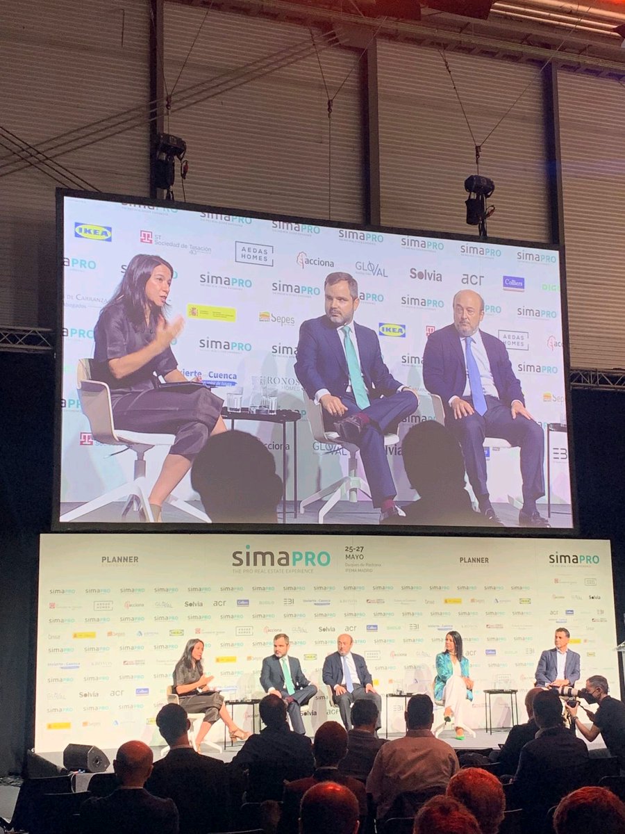 toribiobea's tweet photo. Este #SIMAPRO2022 ha sido diferente: no sólo hemos analizado los retos y oportunidades de la #vivienda, sino también vernos las caras, abrazarnos y demostrar que este es un sector resiliente pese a un contexto tan incierto. Gracias un año más a @simaexpo por contar conmigo https://t.co/FUPL2jOYHD