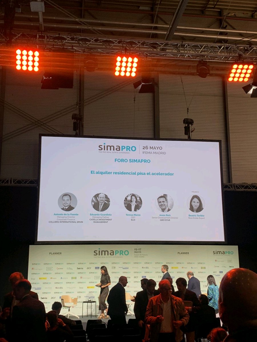 toribiobea's tweet photo. Este #SIMAPRO2022 ha sido diferente: no sólo hemos analizado los retos y oportunidades de la #vivienda, sino también vernos las caras, abrazarnos y demostrar que este es un sector resiliente pese a un contexto tan incierto. Gracias un año más a @simaexpo por contar conmigo https://t.co/FUPL2jOYHD