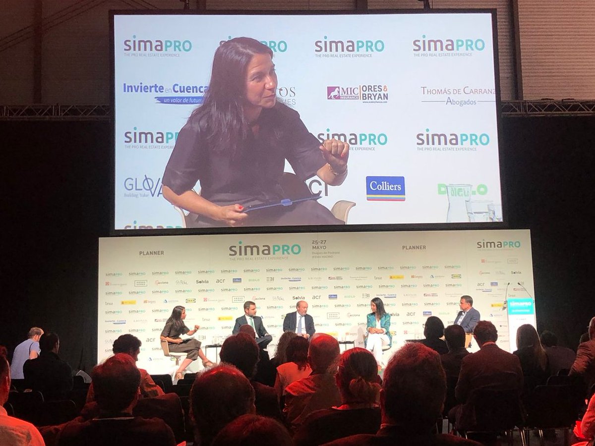 toribiobea's tweet photo. Este #SIMAPRO2022 ha sido diferente: no sólo hemos analizado los retos y oportunidades de la #vivienda, sino también vernos las caras, abrazarnos y demostrar que este es un sector resiliente pese a un contexto tan incierto. Gracias un año más a @simaexpo por contar conmigo https://t.co/FUPL2jOYHD