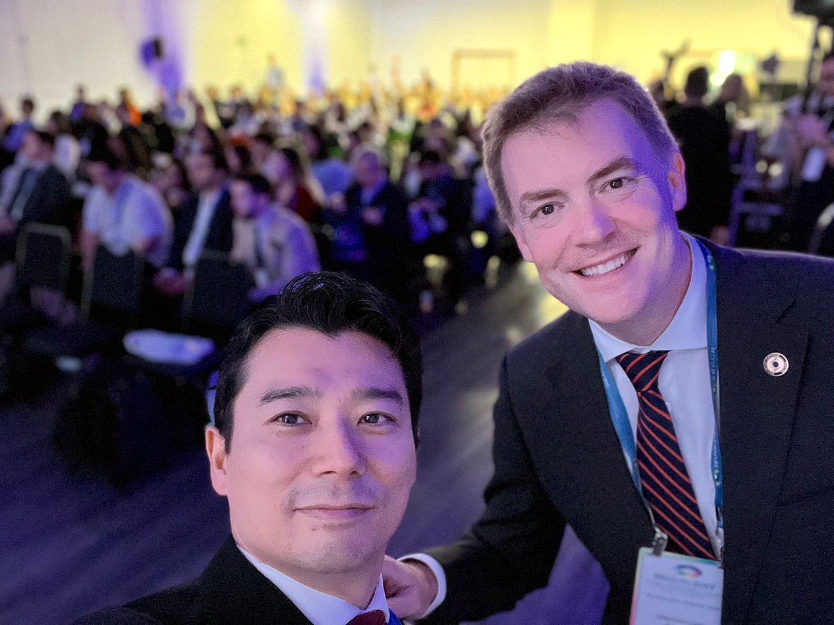 drjonathanlake's tweet photo. Prestes a inicar o simpósio de Realidade Virtual e simulação patrocinado pela Latinofarma. Sala lotada! Tema incrível! @TakashiHida1 , Dra Bruna Ventura e coordenação do @IvoFerrMD. @BRASCRS @ABCCR_BRASCRS https://t.co/GhOvqXqgIZ