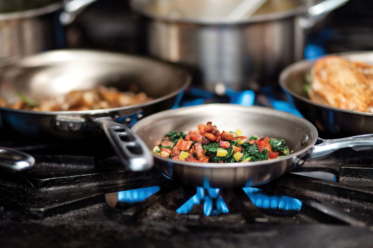 ChefRrupp's tweet image. Our newest virtual training is now available on the Vollrath Portal.

We discuss thermal conductivity and why it one of the most important factors when selecting the right cookware for your application.

View the course, on-demand, here: vlrth.co/3MQoFDi