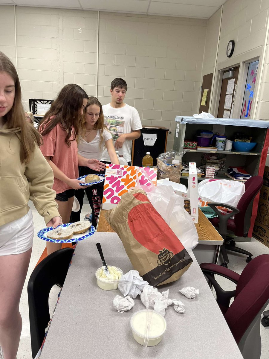 AndersonFBLA's tweet photo. A nice celebration after our exam!! #AHSFBLA https://t.co/hPqRp90PU3
