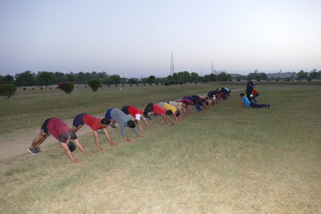 prodefencejammu's tweet photo. #MissionFirstBrigade of
#GurjDivision training youth of border areas of district Samba under it’s flagship scheme #SambaSuper60.
#IndianArmy continues noble initiative towards empowerment of the youth in the region.
#ShiningJK
@adgpi
@westerncomd_IA
@diprjk @diosamba1 https://t.co/bBQDERsiRB