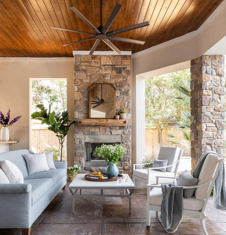 How will everyone be spending their Memorial Day weekend? We'll be outside, in a space like this 😍 
Design by @marieflaniganinteriors