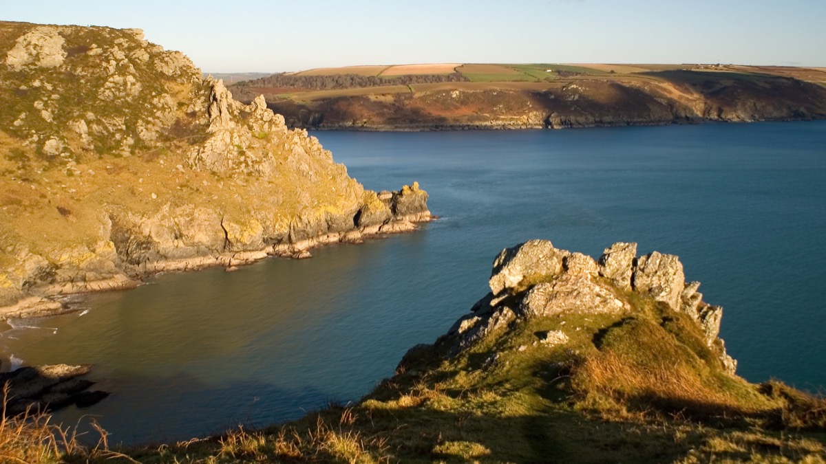 swcoastpath's tweet photo. It's almost the end of #NationalWalkingMonth but we of course will continue to hike the Trail and explore further along the beautiful South West Coast Path. Today we share our Head of Fundraising Christie's fave walk in South Devon https://t.co/WfY6qcIcRL #swcp #sharptor #hike https://t.co/QpgsYKJYEg