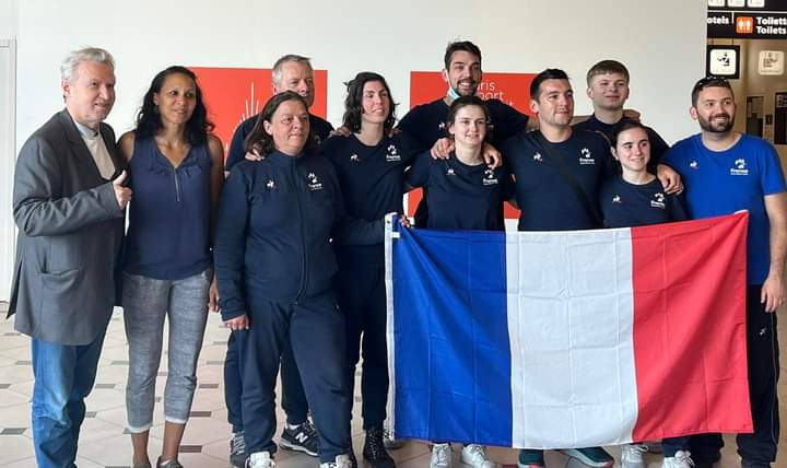 Photo souvenir de retour du Brésil ❤️... Bilan des #deaflympics sans médaille hélas, mais nous n'étions vraiment pas loin! Huitième de finale pour moi en mixte, c'est une très belle perf! Merci au staff, à cette superbe équipe, mes partenaires <a href="/FondationBP/">Fondation BP</a> <a href="/FFBaD/">FFBaD</a>