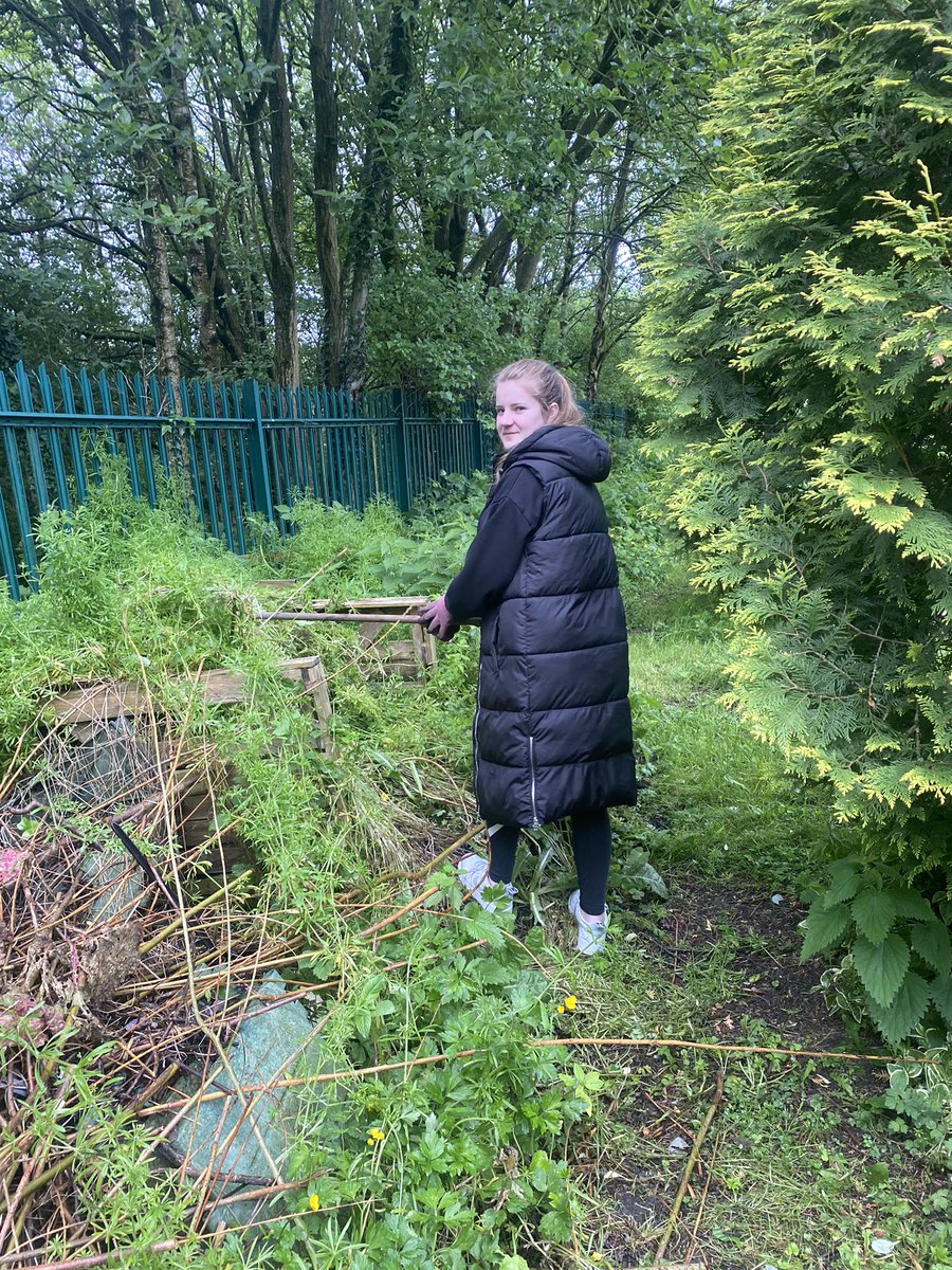 s2tlancs's tweet photo. Busy day for #teamstrive2thrive ๐ด
9am meeting, 10:30am meeting and the rest of the day at Grange with @LetsGrowPreston.
Our work placement students did a cracking job of cleaning up all the walking areas.
#youngpeople #communitysupport #allotment #communitygarden #Preston https://t.co/SWfbHC3HrY