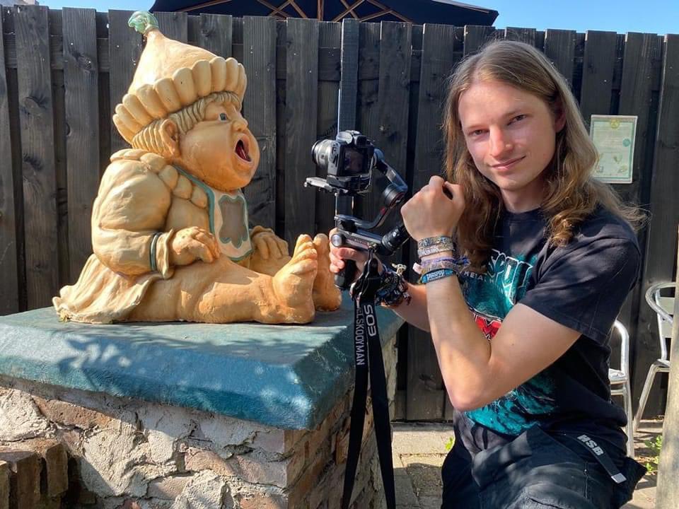 Mini Efteling (@miniefteling) on Twitter photo Twee weken geleden is Efteling vlogger <a href="/NielsKooyman/">Niels Kooyman</a> op bezoek geweest bij de Mini Efteling en heeft toen bij ons een vlog opgenomen die helemaal in het teken staat van de Mini Efteling.
youtu.be/RtfNl3hnnUk
#vlogger #efteling #eftelingvlog #camera #miniefteling Twee weken geleden is Efteling vlogger <a href="/NielsKooyman/">Niels Kooyman</a> op bezoek geweest bij de Mini Efteling en heeft toen bij ons een vlog opgenomen die helemaal in het teken staat van de Mini Efteling.
youtu.be/RtfNl3hnnUk
#vlogger #efteling #eftelingvlog #camera #miniefteling