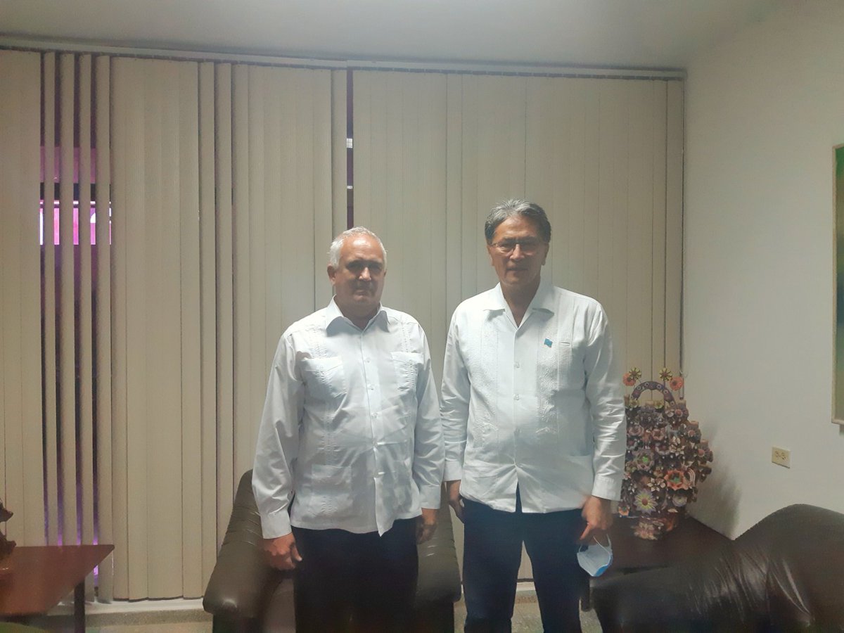 Sostuve encuentro con el primer Embajador de Kazajstán 🇰🇿 en Cuba 🇨🇺, Andrian Yelemessov.

Constatamos el positivo estado de las relaciones políticas e intercambiamos ideas sobre cómo impulsar los vínculos económicos y comerciales entre ambos países.