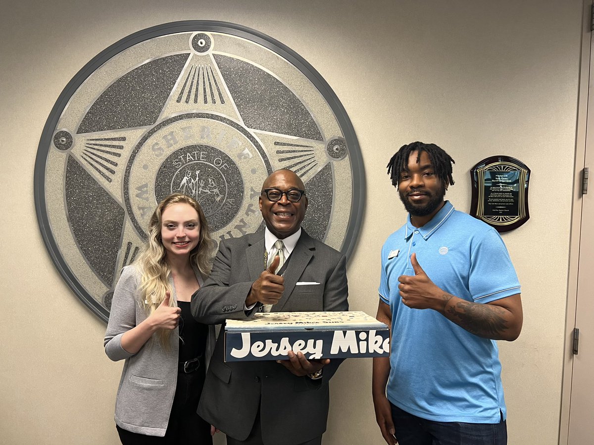 penberthy_keri's tweet photo. White Oak launched another First Responder Appreciation day! Stop one with Wake County Sheriffs done was a success @FirstNet @404girl @jerryfornwalt @nmvd1025 @Fikster303 @FirstNetNews https://t.co/PwGpoLLQGn
