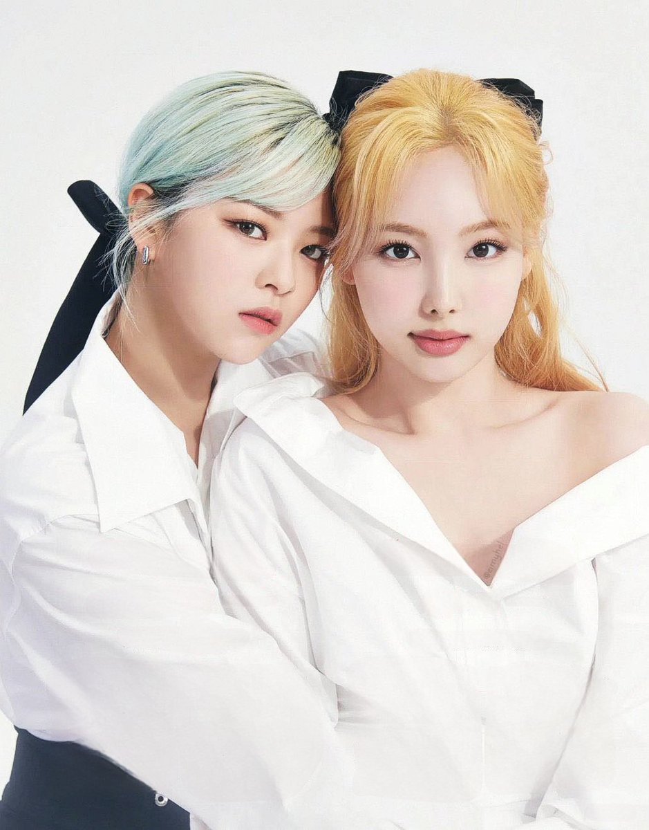 eimyhel's tweet photo. MICHAENG &amp; 2YEON 

[TEXT REMOVED] 
Give a credit to the owner ❤️

#MINA #CHAEYOUNG #MICHAENG #JEONGYEON #NAYEON #2YEON #트와이스 #TWICE https://t.co/uMqdHWxn6O