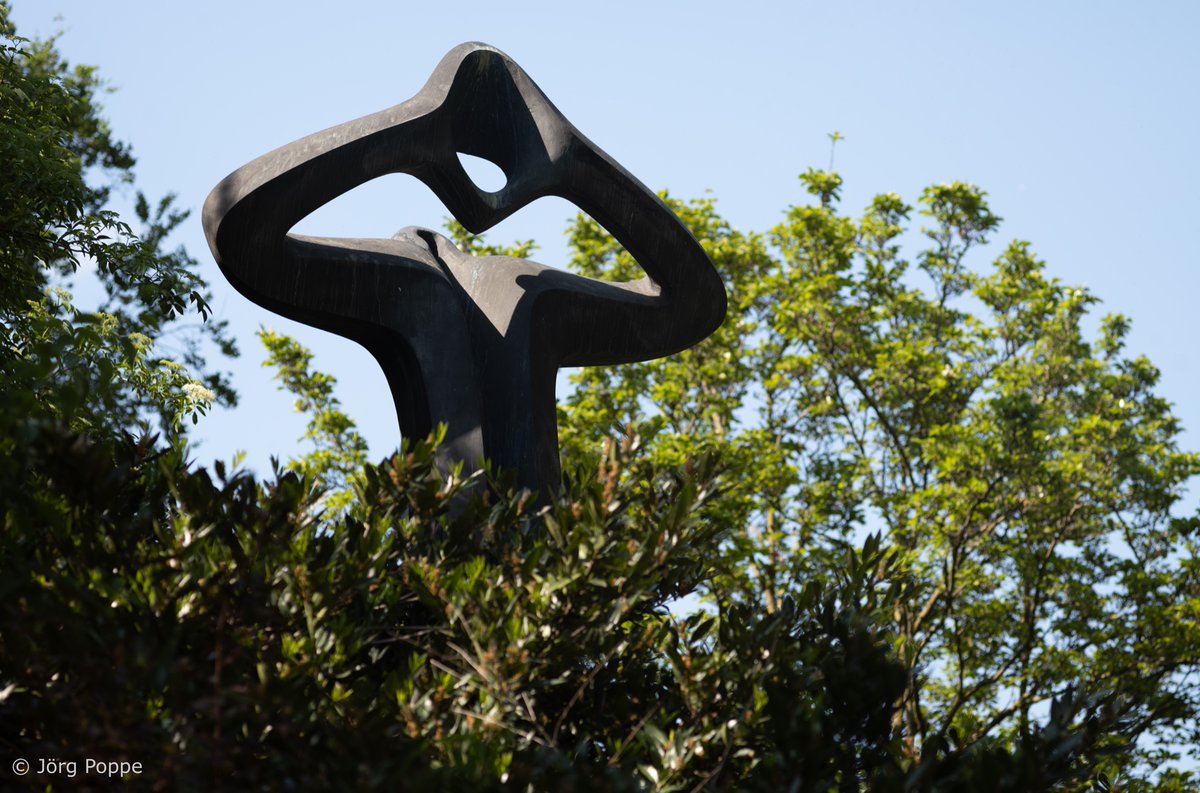 lichtaufnahmen's tweet photo. „Der Mahner“.     #düsseldorf #mahner #WadimAbramowitschSidur #AbramowitschSidur #skulptur #plastik #bildhauer #bronzeskulptur #bronze #rufer #mahnung #figur #dermahner #visitdüsseldorf #visitnrw -26635 https://t.co/ERmSaMHaAl