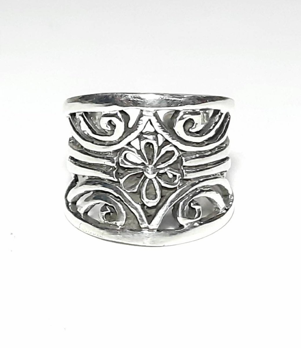 chestnutcrochet's tweet image. Sharing for PlanetEarthHandmade on Etsy

Really love this, from the Etsy shop PlanetEarthHandmade. etsy.me/3Gm6frD #etsy #widebandring #openbandring #adjustablewideband #adjustableband #adjustableopenband #wideband #cuffring #opencuff #widecuff