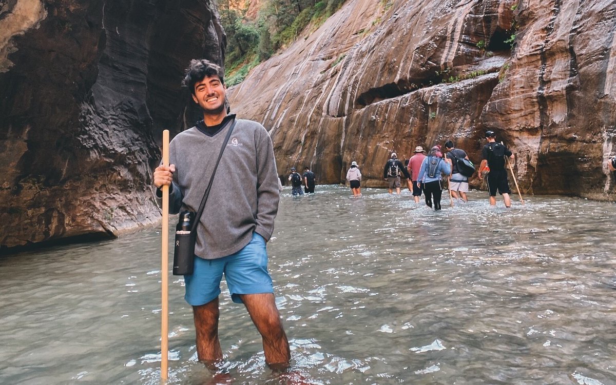 CascadeMTech's tweet photo. We spoke with Alex Xouris (IG: @alexouris) about "grounding" and how you can add it to your routine. "I began walking barefoot outside for ten minutes a day, and within a week, I found myself able to breathe for the first time in months." Read more below.

https://t.co/Yh2zETguNA https://t.co/mwF6t2cDBH
