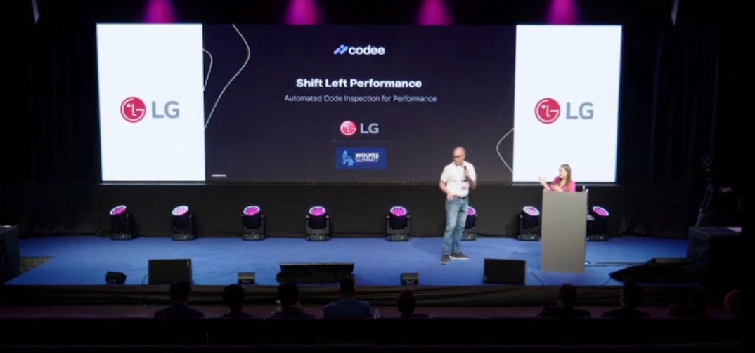 codee_com's tweet image. Our CEO @ManuelArenaz kicking off the pitch to #LG Electronics representatives at the "LG Future Home Innovation Challenge" in Poland.
🐺 Happy to be at @WolvesSummit today!
#Codee #LGFutureHome #startup #innovation #investors #WolvesSummit22