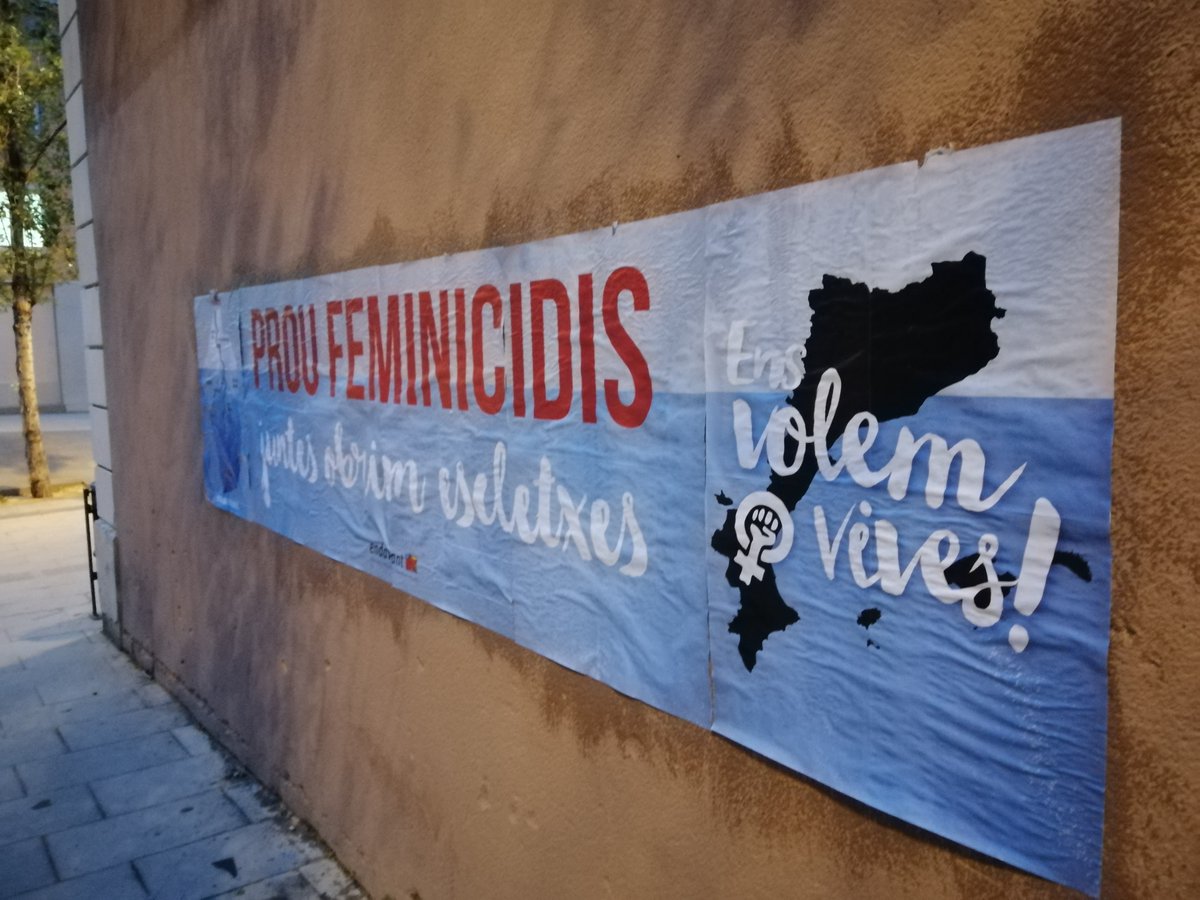 Una dona ha mort conseqüència de les ganivetades que li va clavar un familiar el passat 18 de maig a Poble Sec.
Cap més #feminicidi, ni a Poble Sec, ni enlloc!
#EnsVolemVives 
beteve.cat/societat/mor-d…