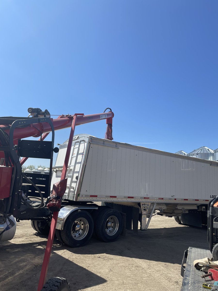 ToriEilers's tweet photo. Another sunny day means treating seed, on farm! Happy to see guys going finally! 🔨👇🏼 #stormfx #swmb https://t.co/FRHBWcCyQo