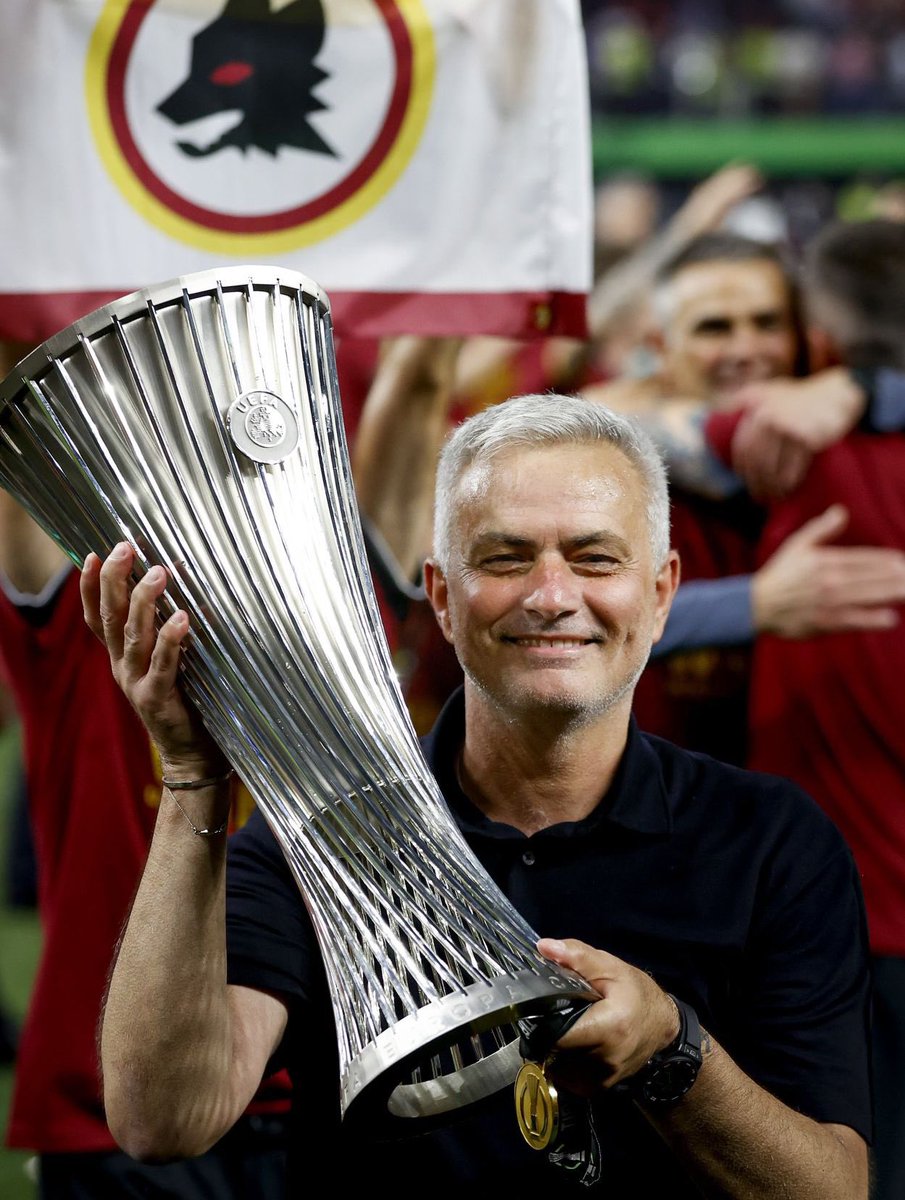 This season in Italy:
 Zlatan kept his promise and won the league for Milan
 Mourinho kept his promise and won the Roma championship

 • Men if she says do what she says 🌟✔️