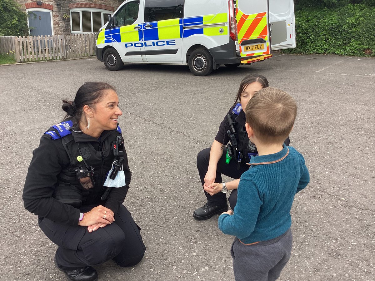 shiresnap's tweet photo. We had a very exciting visit today from PCSO Becky and Jo. The children in preschool and toddlers got to explore the police van with curiosity and watch as the bright blue lights flashed and sirens roared through our car park. #policevisit #preschool #toddlers https://t.co/jRk3eevpmN