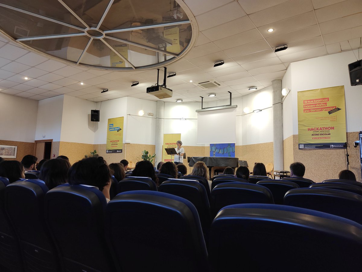 docedebate's tweet photo. ➡️ Hoy ha arrancado en @AytoMostoles la segunda edición del hackaton 2022.
📍Este año el proyecto se enfoca en la propuesta de medidas para la prevención del acoso escolar.
Además, hemos tenido el placer de contar con @jaluengolatorre como ponente.
@mostolesjoven #hackaton2022 https://t.co/hZvkwko9I8