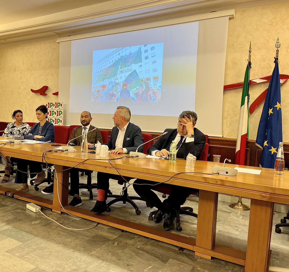 MiRo_SPD's tweet photo. #Roma+Sinti are the largest ethnic minority in Europe. Equality+solidarity are key. Great to discuss about empowerment+better representation in politics, business, culture+media with colleagues+civil society activists. Thank you for this inspiring exchange at @Montecitorio! https://t.co/KSuzu12CX8