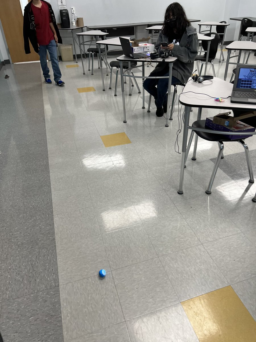 JensClassroom's tweet photo. I was lucky enough to be able to chaperone #Tech2Learn! It was amazing!!! I so want @Sphero for my classroom!!! Thanks to @CCISDIT for putting on such a great program!!! I can’t wait to see how it grows next year! Maybe in person??!?!?!? #edutwitter @CCISD @CMSatSP_Wolves https://t.co/yV98h2UoLk