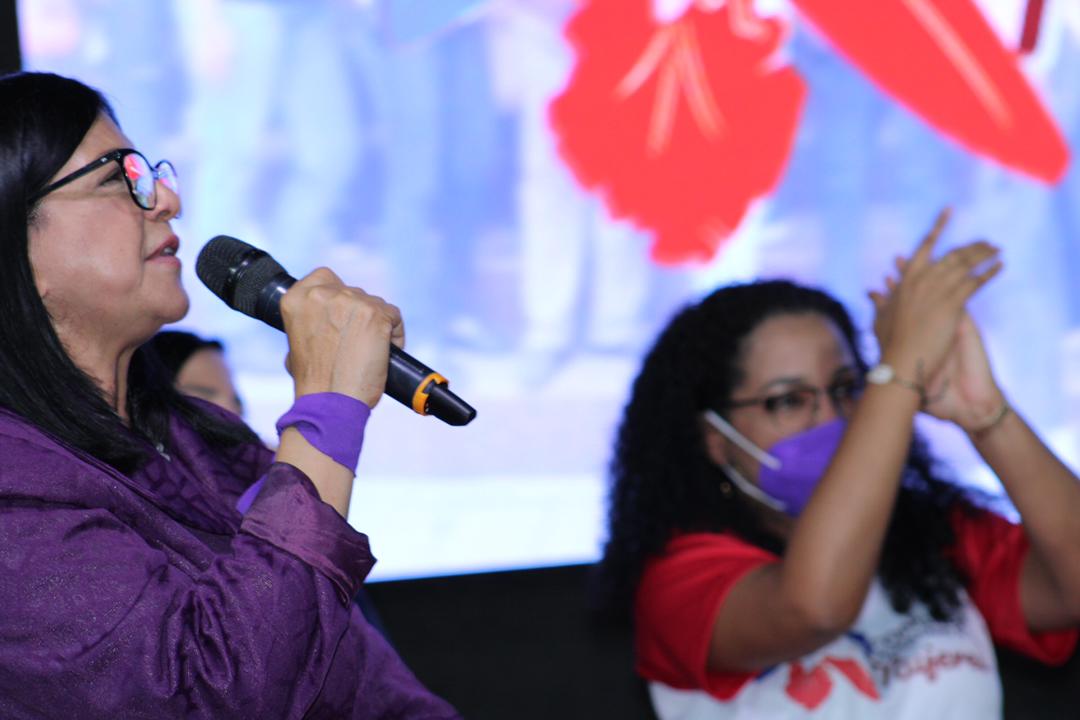 d_guzmanl's tweet photo. Con el aroma de mujer cierra el Congreso venezolano de las mujeres en #Aragua junto a su lideresa y gobernadora @Soykarinacarpio y a casa llena se encuentra el pueblo mujer renovando su esperanza en la nueva época.
@NicolasMaduro
@dcabellor
@delcyrodriguezv 

#OrganizadasSomosMas https://t.co/jYXHetXeBR