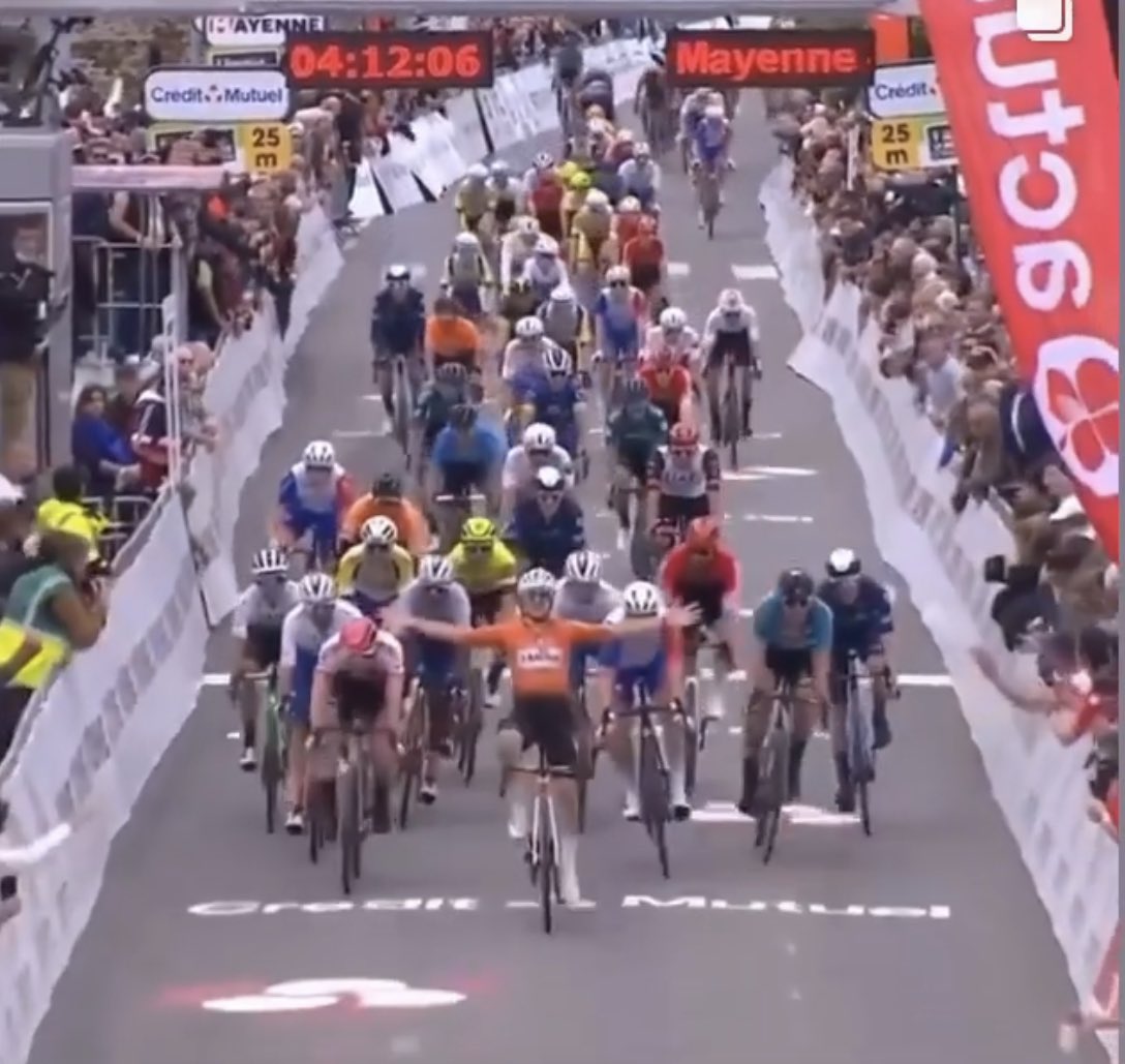PatrickChasse's tweet photo. Vous en connaissez beaucoup des Directeur(trice)s sportif(ve)s qui peuvent afficher une victoire dès leur premier jour de course à la tête d’un nouvel effectif ?

Tranquillou @CharlotteBravar vient de le vivre cet après-midi avec la victoire de @jason_tesson sur les @boucles53 👏 https://t.co/3ERmZ8GLU7