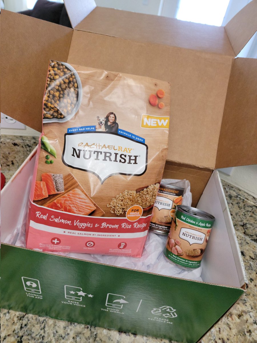 Kris_Marie7's tweet image. Oreo got the coolest voxbox today! Thank you @Influenster &amp;amp; @Nutrish he can&apos;t wait to try it! #complimentary #influenster #nutrishpets