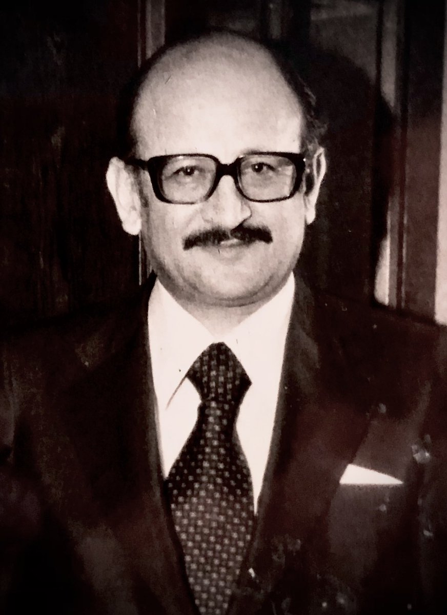 Sevgili babam;
#GünSazak

Doğruluk dürüstlüğün unutulmaz bir örneği.

Kıyamete kadar, Türk gençliğine öz kimliğini hatırlatmaya devam edecek.

Bende onun yolundan yürümeye çalışıyorum.

Özlem ve rahmetle anıyorum. 

-Şehitler Ölmez, Vatan Bölünmez!-