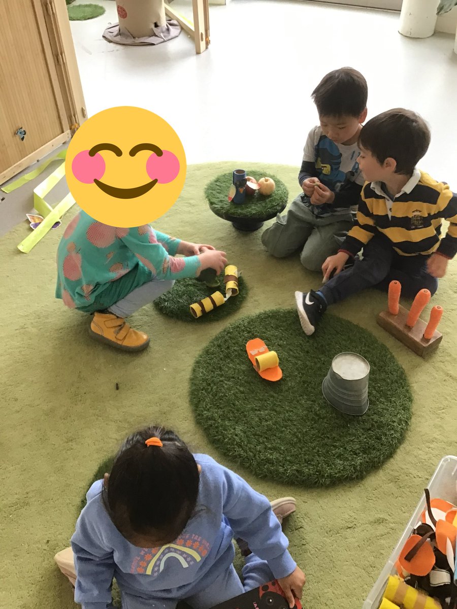 ERCMaidenhillNC's tweet photo. Having puppets of the characters has let the children bring the story to life in their play. Some have retold the story as Tania wrote it and others have shown their own ideas about what the characters would get up to. T- “Bonjour, bonjour, bonjour!” @lapintaniaLPM #EYCP_scilt https://t.co/dkoMfjvSMu