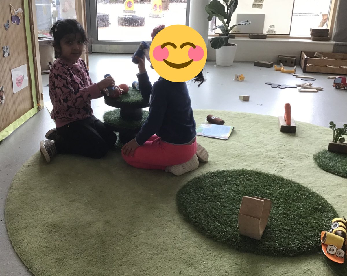 ERCMaidenhillNC's tweet photo. Having puppets of the characters has let the children bring the story to life in their play. Some have retold the story as Tania wrote it and others have shown their own ideas about what the characters would get up to. T- “Bonjour, bonjour, bonjour!” @lapintaniaLPM #EYCP_scilt https://t.co/dkoMfjvSMu