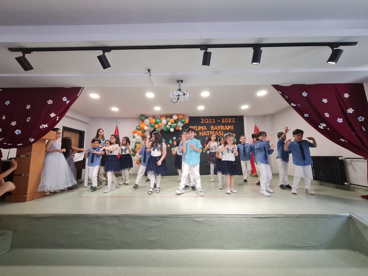 Eylül ayından bu yana okuma yazma serüvenini başarıyla tamamlayan 1-H sınıfı öğrencileri yıl boyunca hazırladıkları çalışmaları okuma bayramında aileleriyle paylaştılar. ⁦<a href="/esay80hotmailc1/">esay80@hotmail.com</a>⁩ ⁦<a href="/sultangazimem1/">Sultangazi İlçe Millî Eğitim Müdürlüğü</a>⁩ ⁦<a href="/necatitekbas/">Necati TEKBAŞ</a>⁩